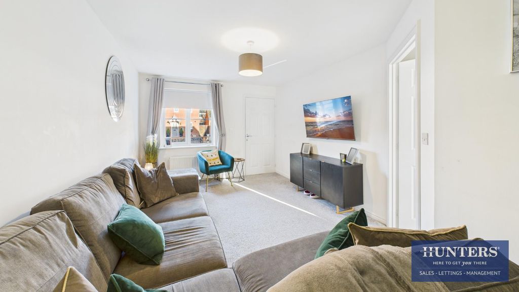 Property photo 3 of 17 Living Room