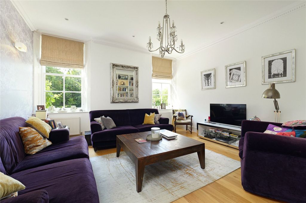 Property photo 2 of 16 Sitting Room