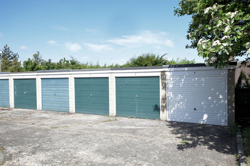 Property photo 2 of 11