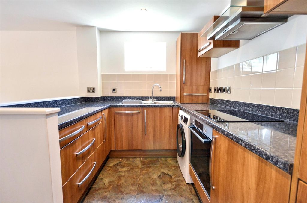 Property photo 3 of 14 Kitchen