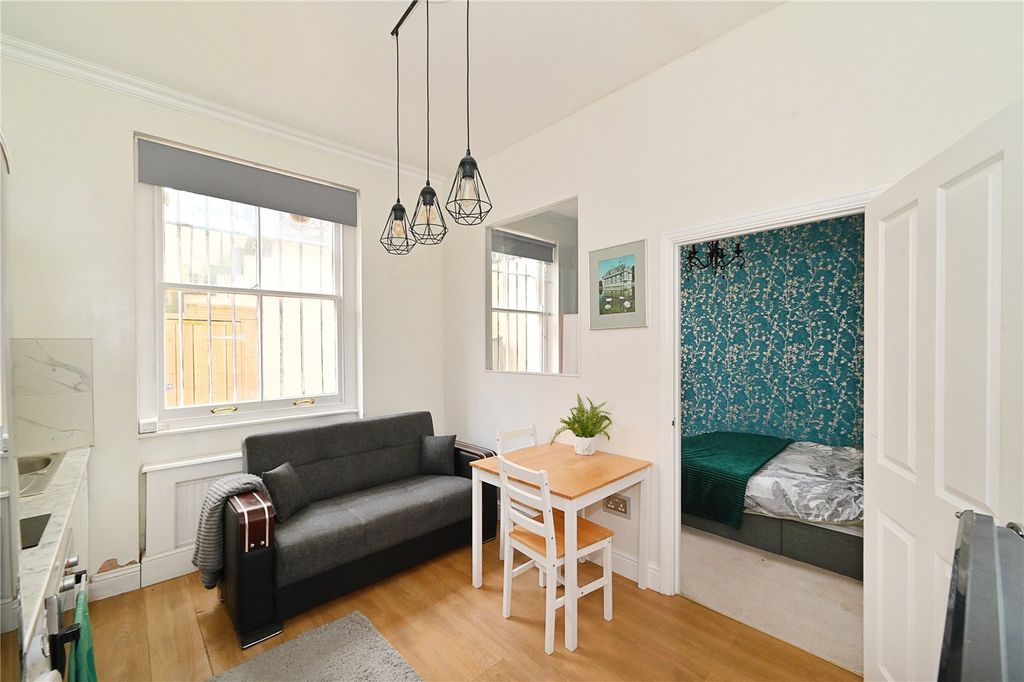 Property photo 3 of 8 Picture No. 02