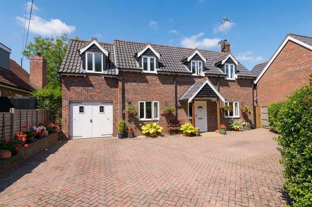 Property photo 2 of 19 Ufford_9.Jpg