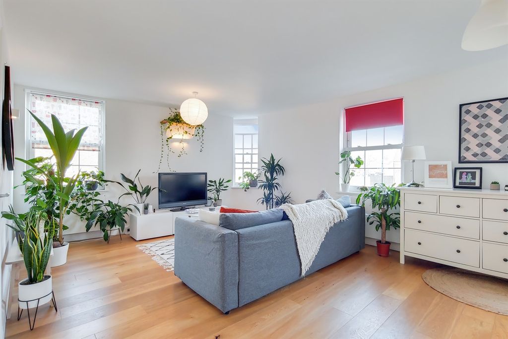 Property photo 1 of 12 Living Area