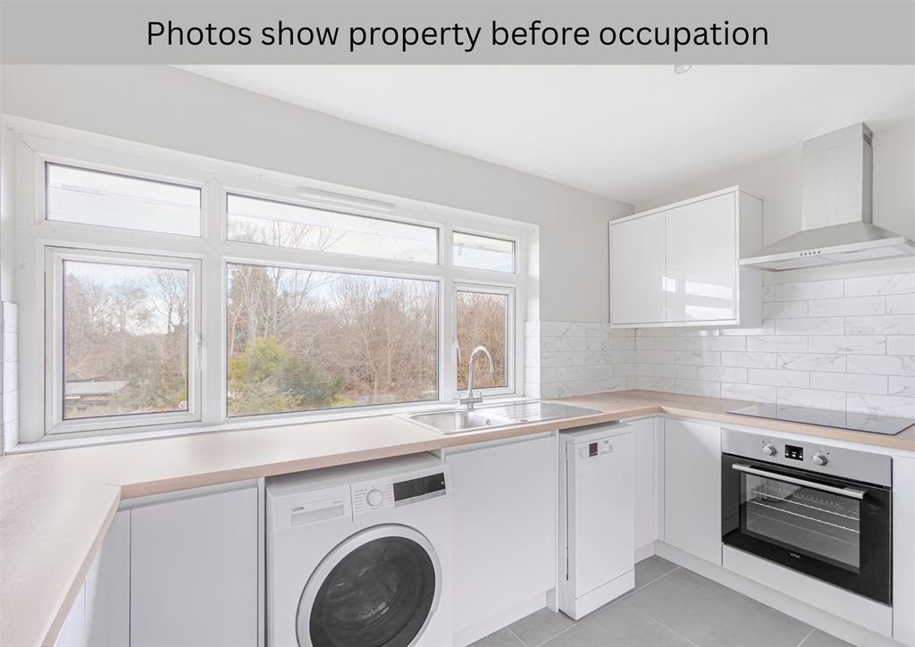 Property photo 1 of 9 Kitchen