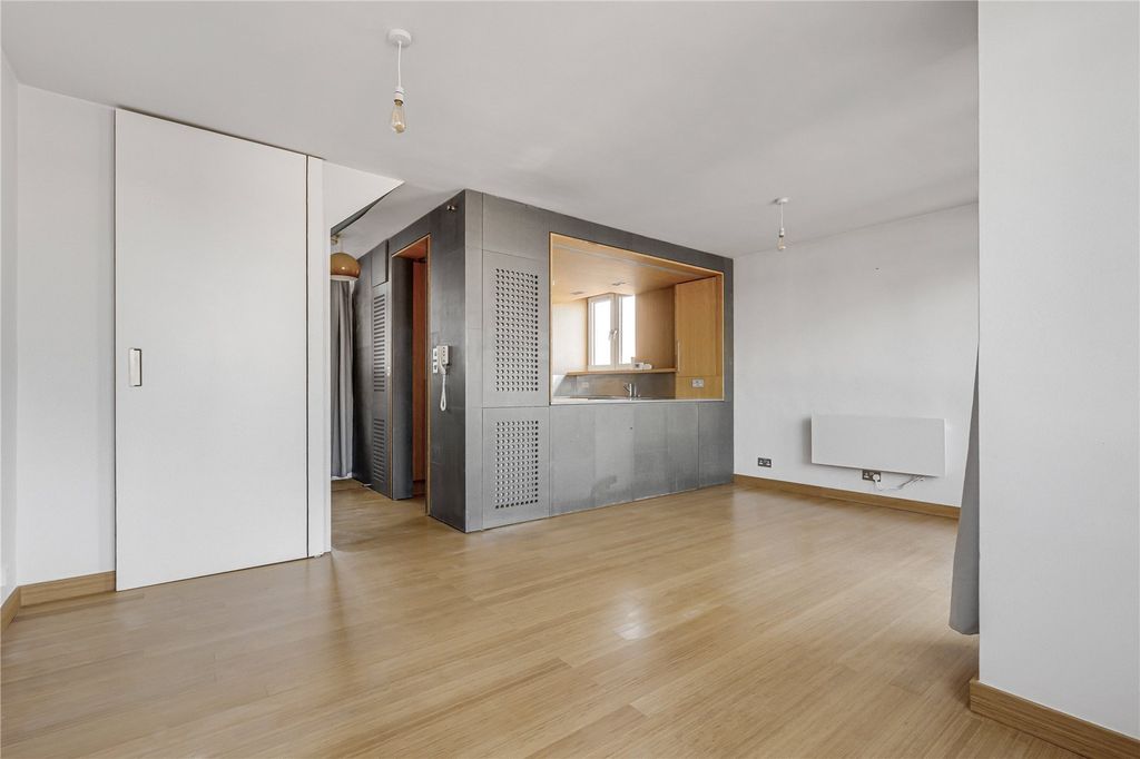 Property photo 3 of 7 Living Area