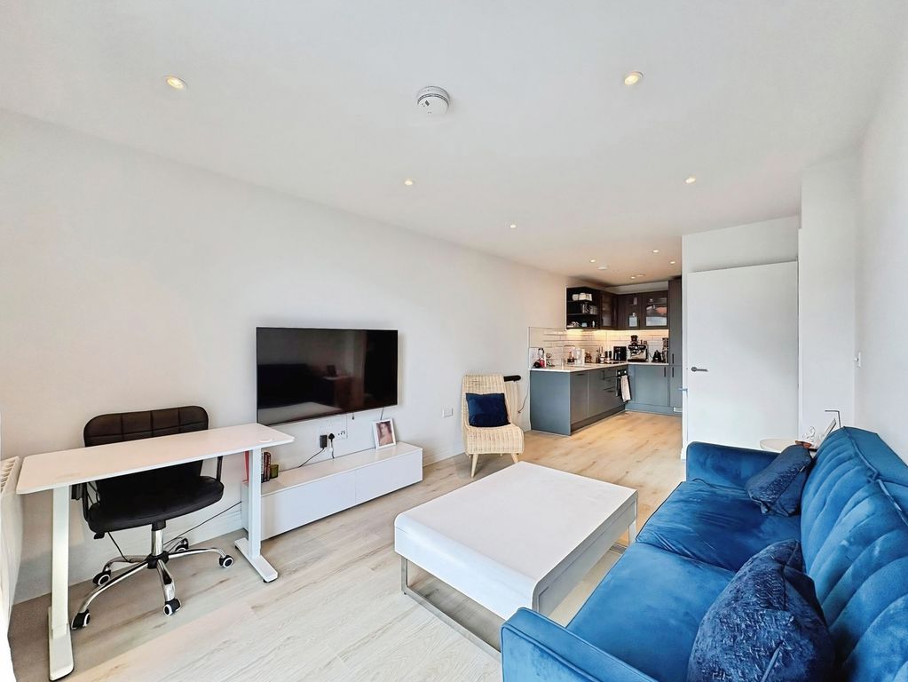 Property photo 3 of 8 Pbox-Img.Jpg