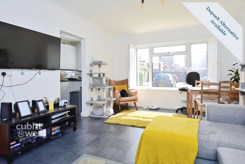 Property photo 3 of 8 1 Unita House - 8