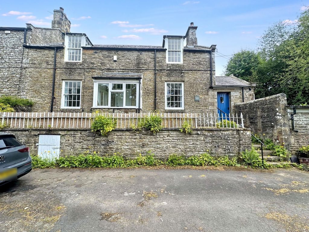 Property photo 2 of 21