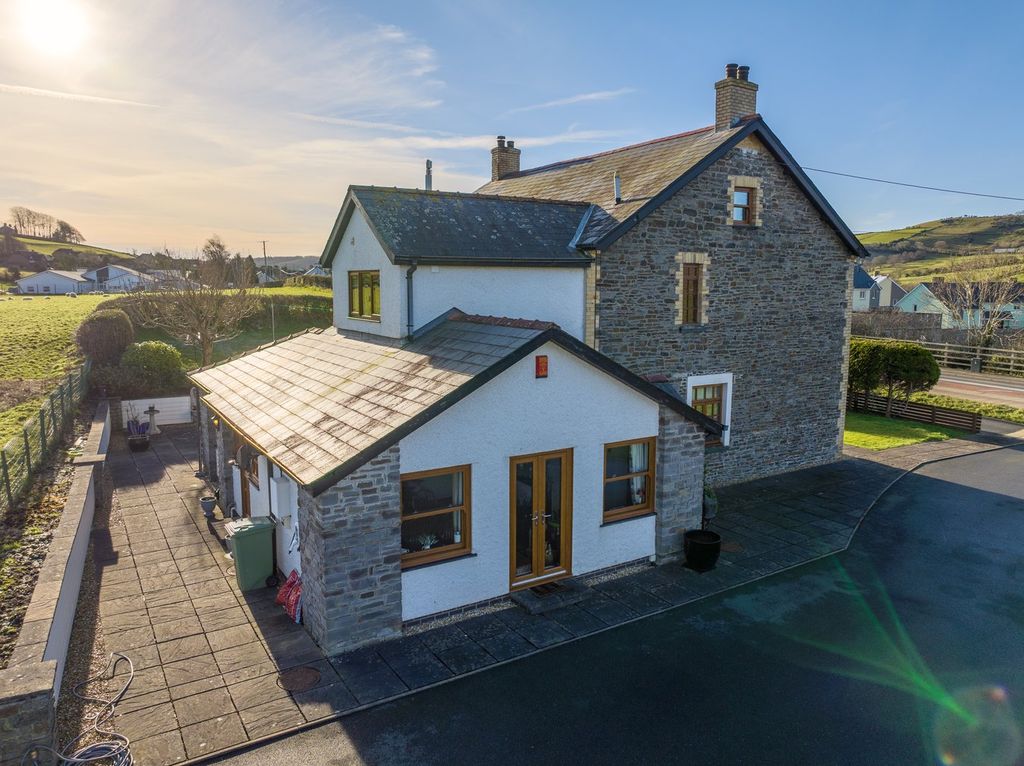Property photo 2 of 50