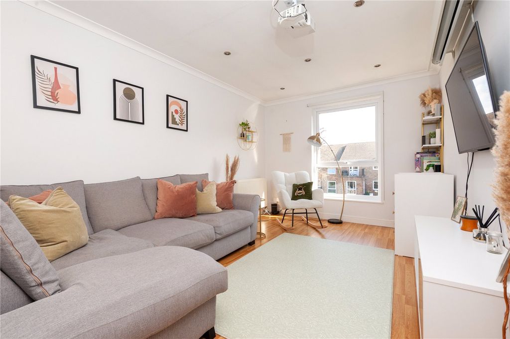 Property photo 2 of 18 Picture No. 05