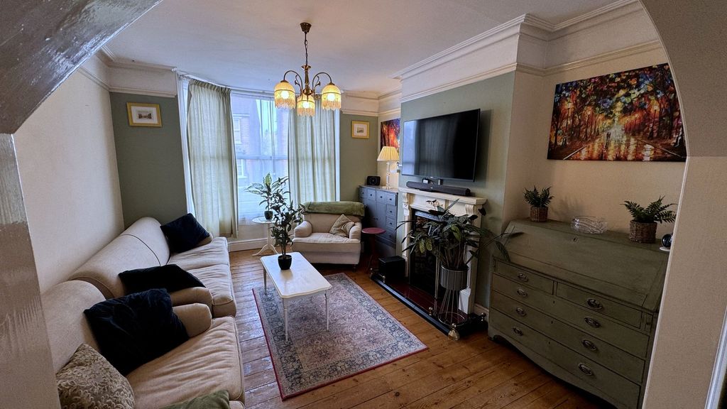 Property photo 2 of 20