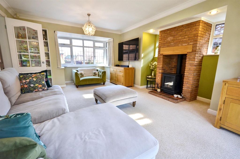 Property photo 2 of 25 Lounge