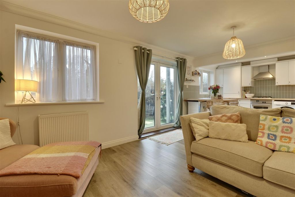 Property photo 2 of 20 4C45D98F-63B9-4Eac-Bf7F-1C1CC4Fd2C58_1_201_A.Jpeg