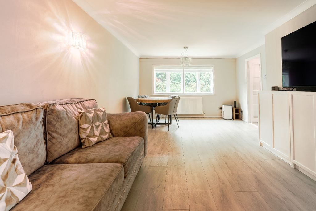 Property photo 2 of 11 4360342