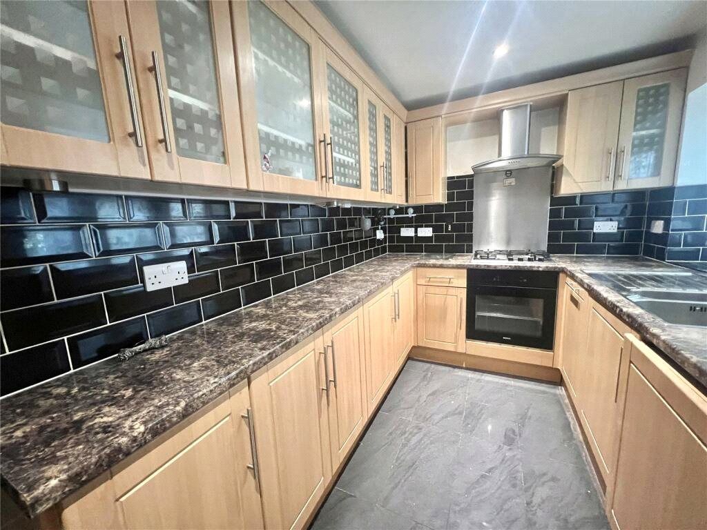 Property photo 2 of 8 Picture No. 11