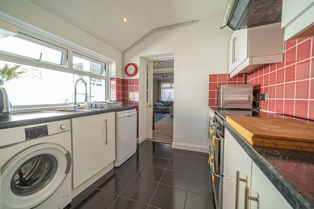 Property photo 3 of 25