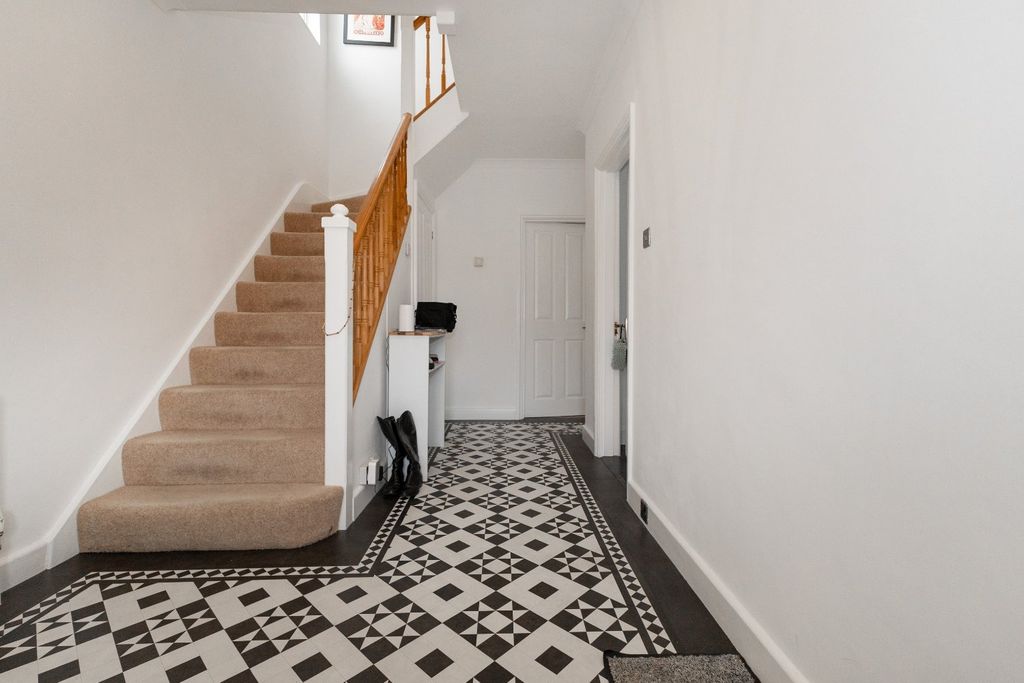 Property photo 2 of 17 Picture No. 01