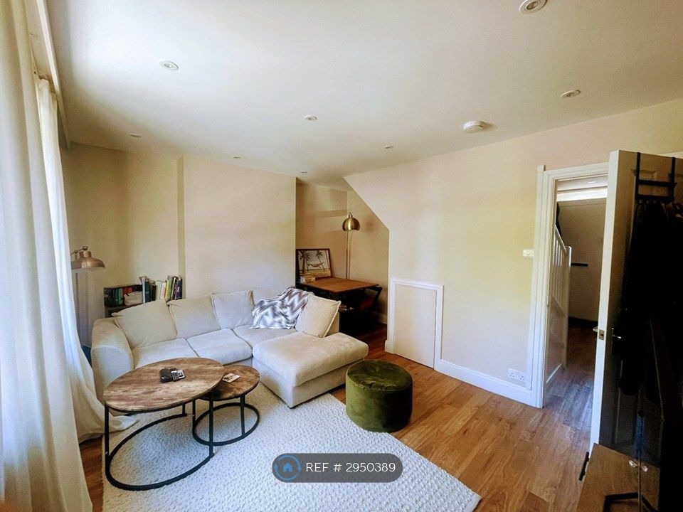 Property photo 2 of 8 Lounge