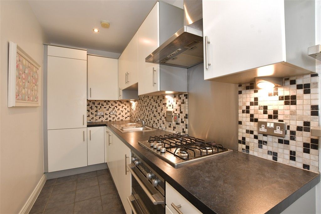 Property photo 2 of 9 Kitchen