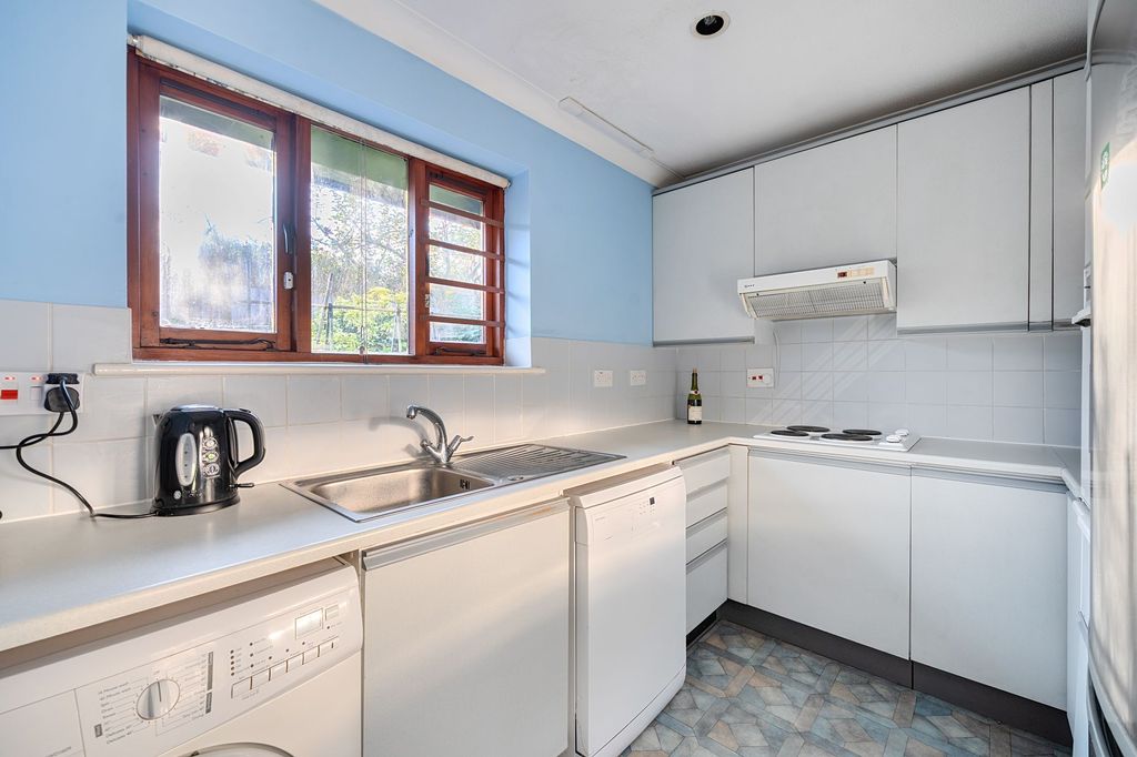 Property photo 2 of 24