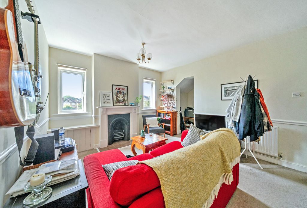 Property photo 2 of 7 1320116-8-686E307...