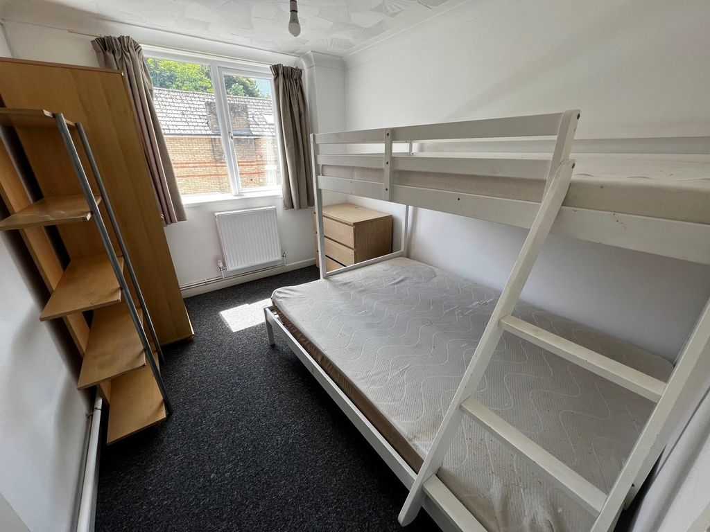 Property photo 3 of 5