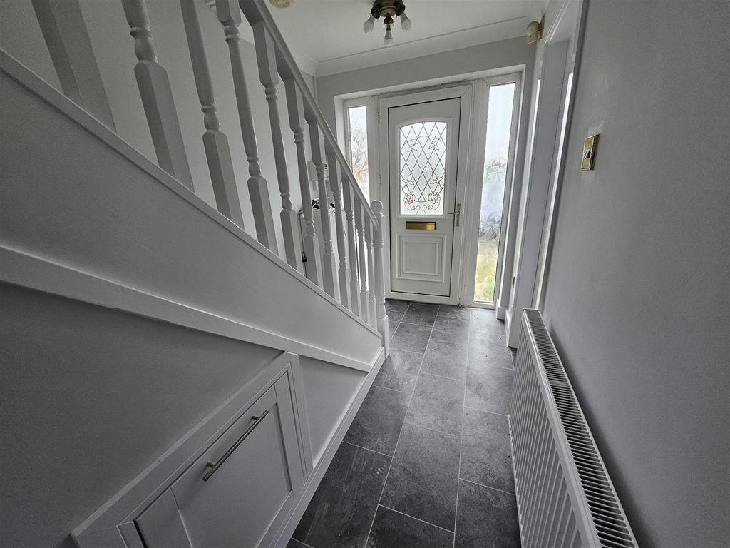 Property photo 2 of 13 Hallway