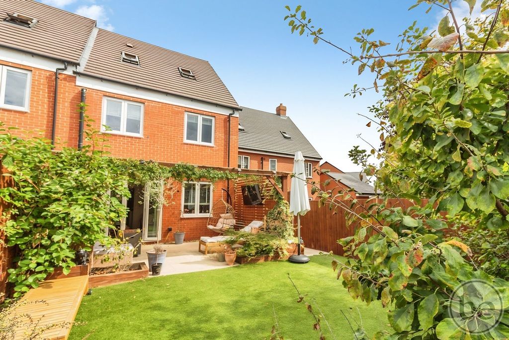 Property photo 3 of 41 Landscaped Rear Garden