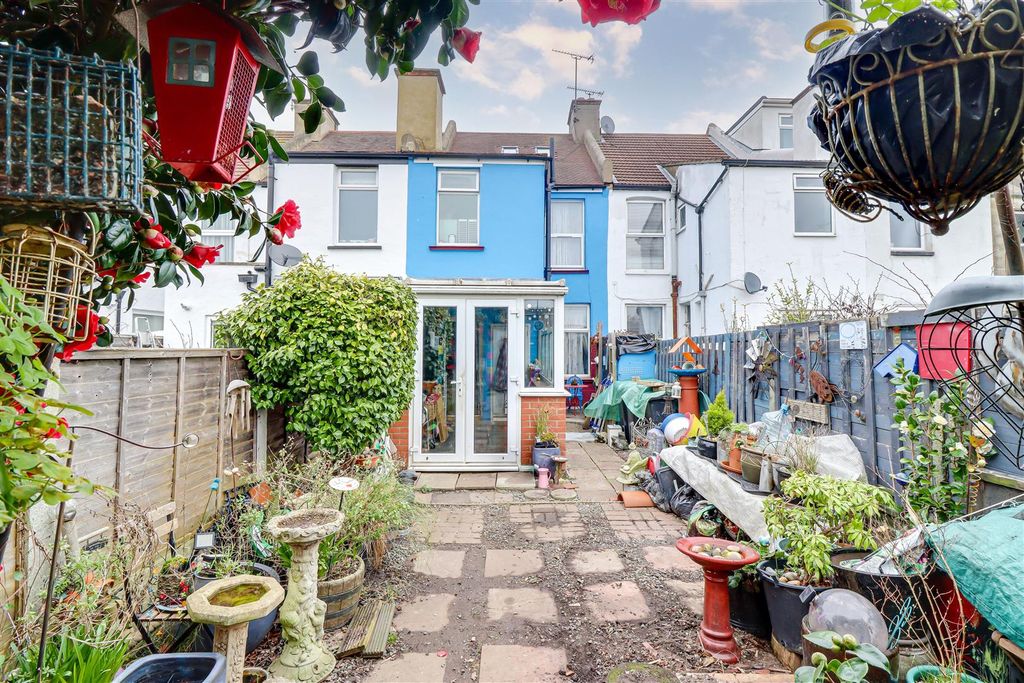 Property photo 2 of 23