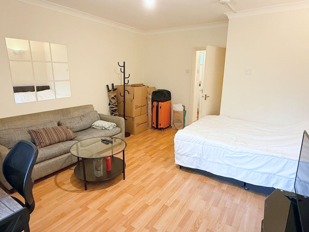 Property photo 2 of 6 Open Plan Living Room/Bedroom