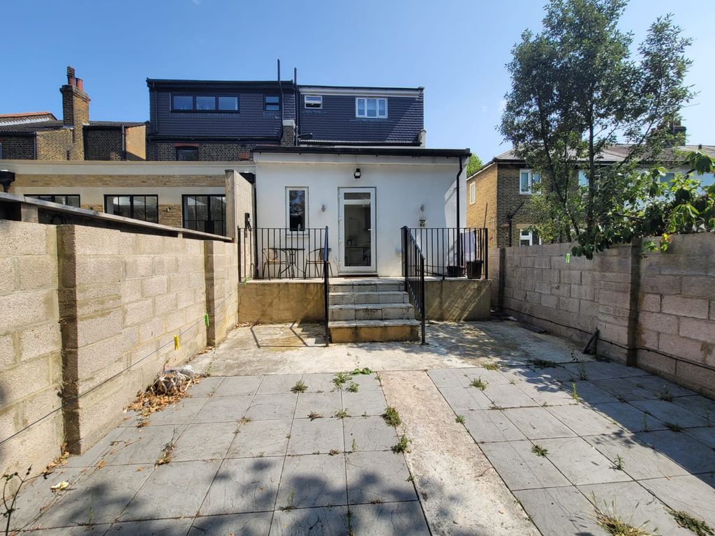 Property photo 3 of 27