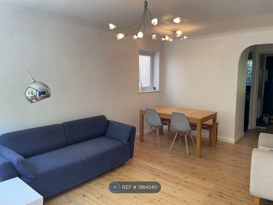 Property photo 2 of 7 Lounge 2