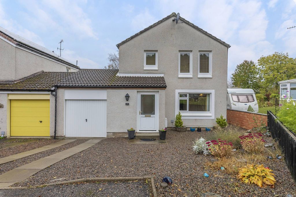 Property photo 1 of 28