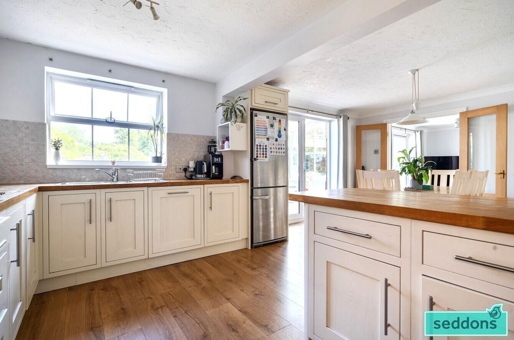 Property photo 2 of 20 Kitchen
