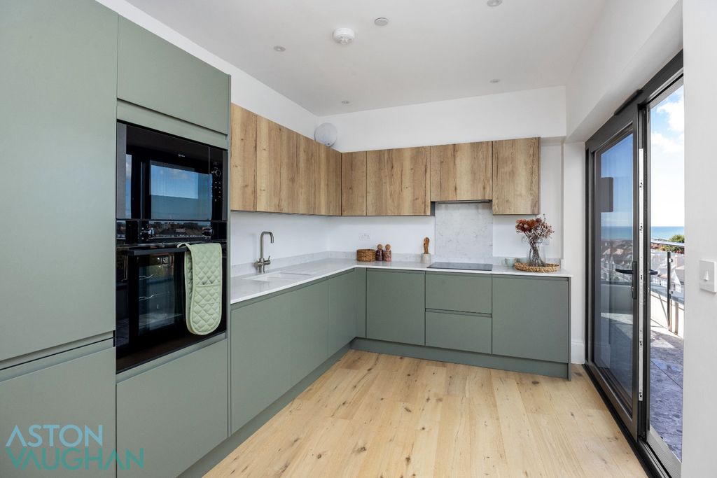 Property photo 3 of 35 5528083