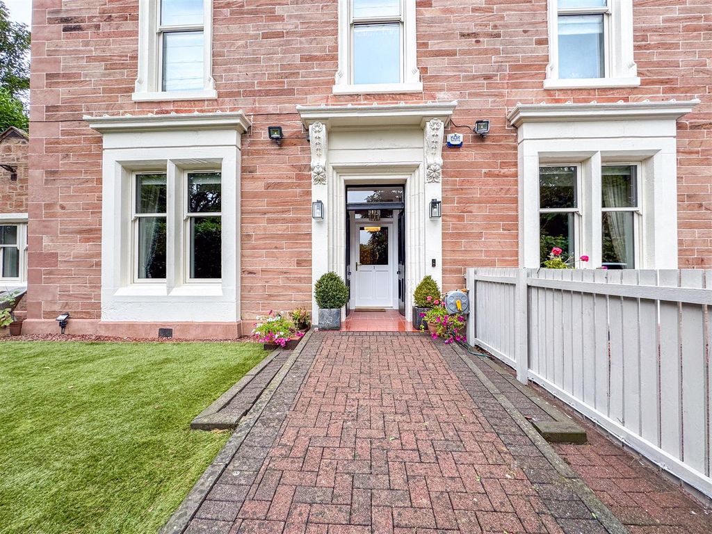Property photo 2 of 33 Entrance