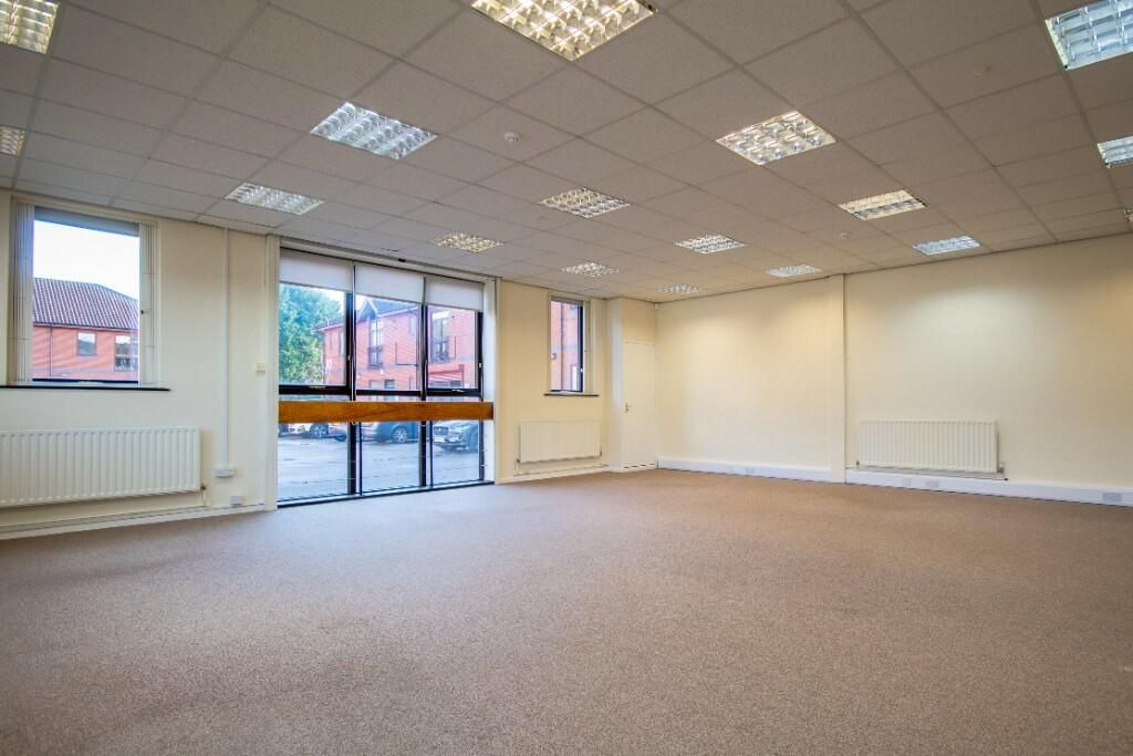 Property photo 3 of 31 Office
