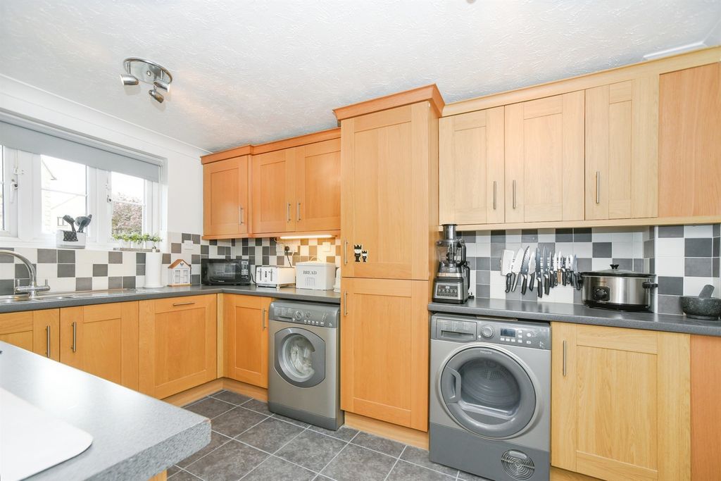 Property photo 3 of 18