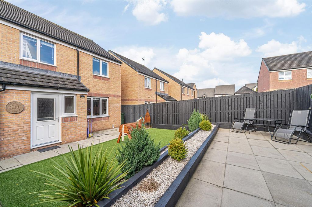 Property photo 2 of 21 Untitled (20 Of 1).Jpg