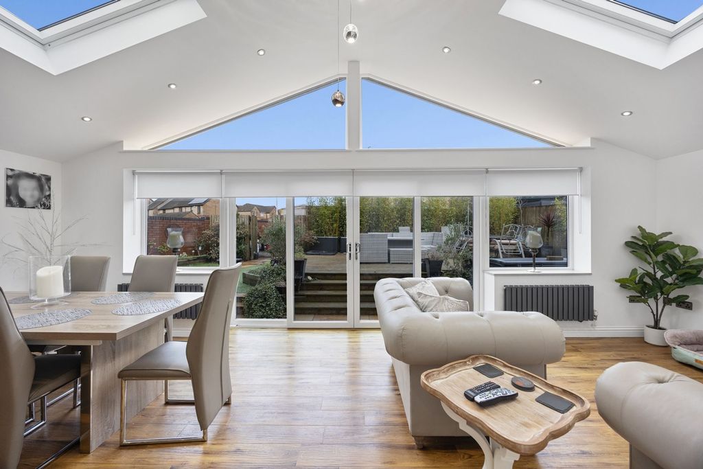 Property photo 2 of 61 Extended Living &amp; Dining