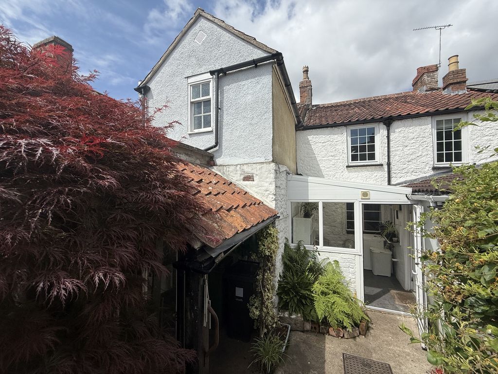 Property photo 2 of 27