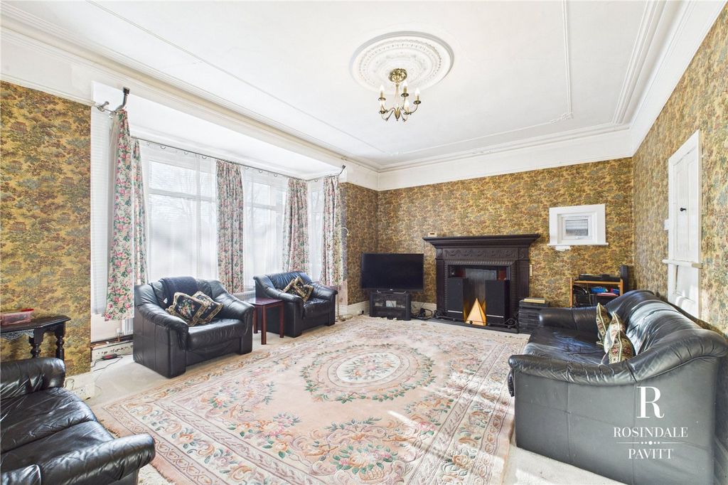 Property photo 3 of 23