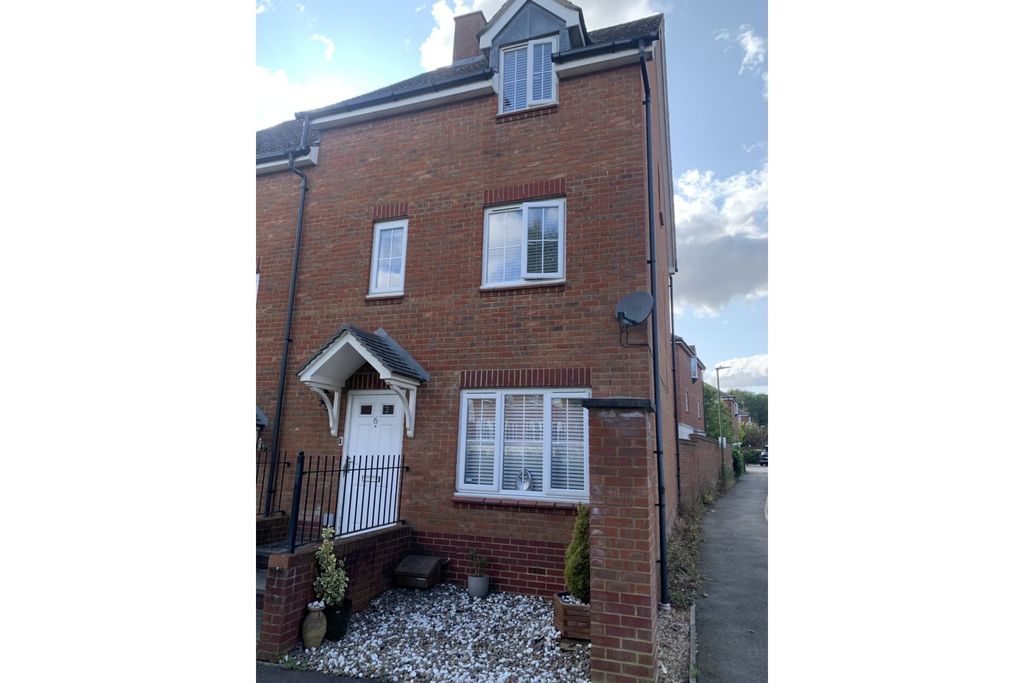 Property photo 1 of 32