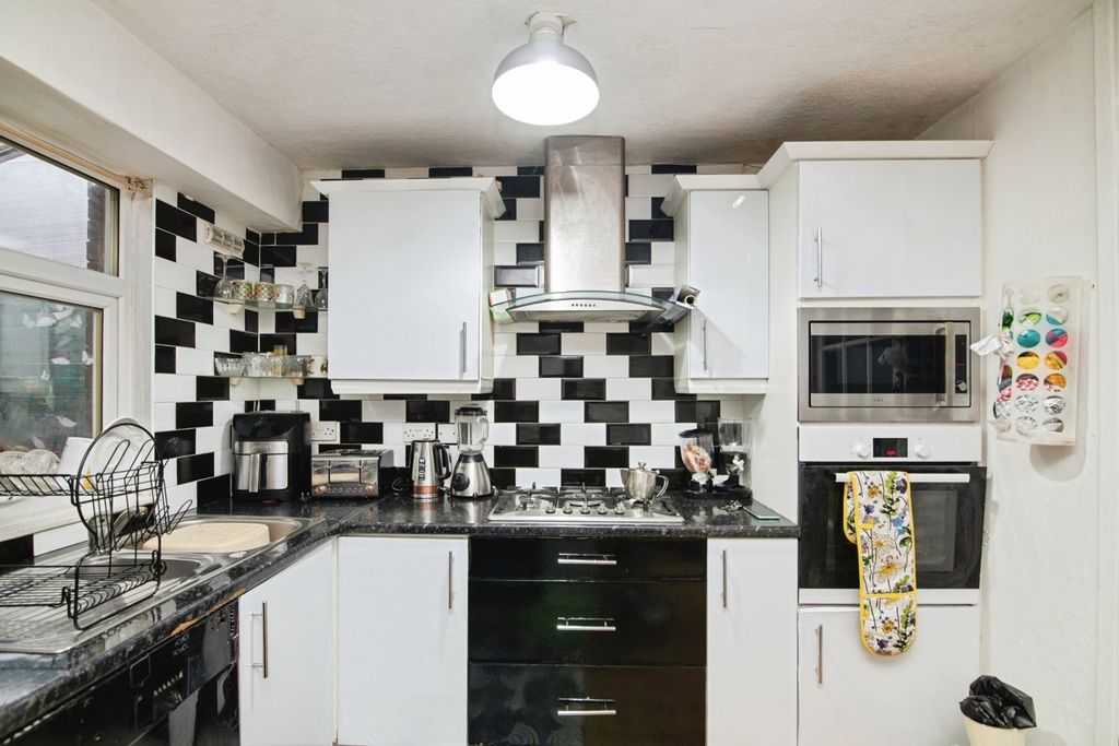 Property photo 3 of 17 Pbox-Img.Jpg