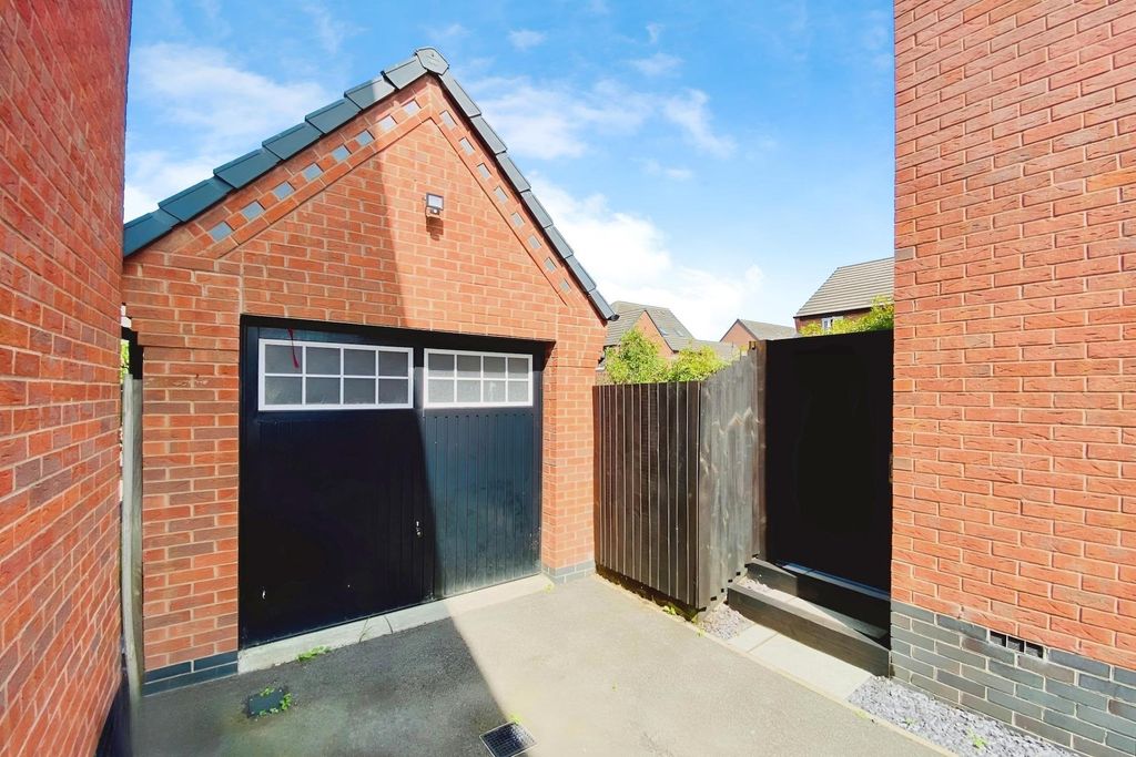 Property photo 2 of 27