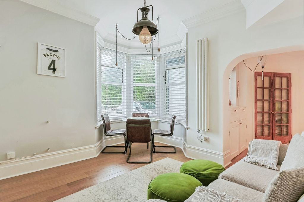 Property photo 2 of 16 Pbox-Img.Jpg
