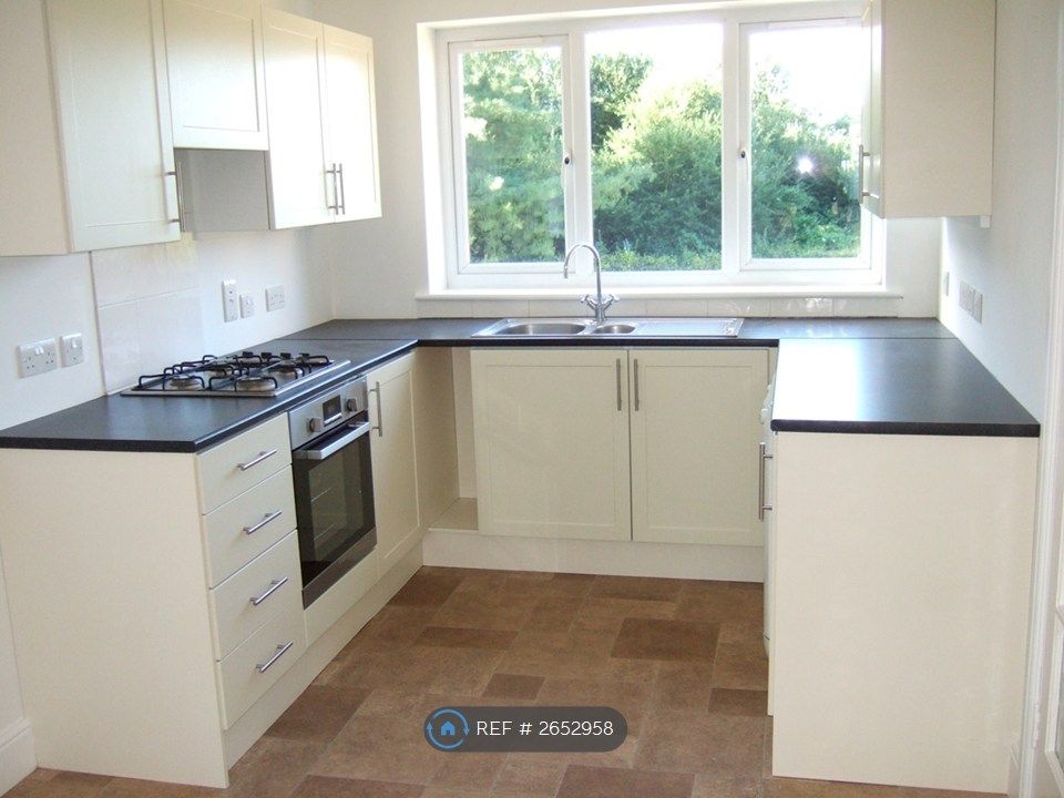 Property photo 2 of 12 Kitchen