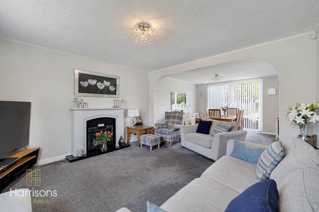 Property photo 3 of 36 4975045