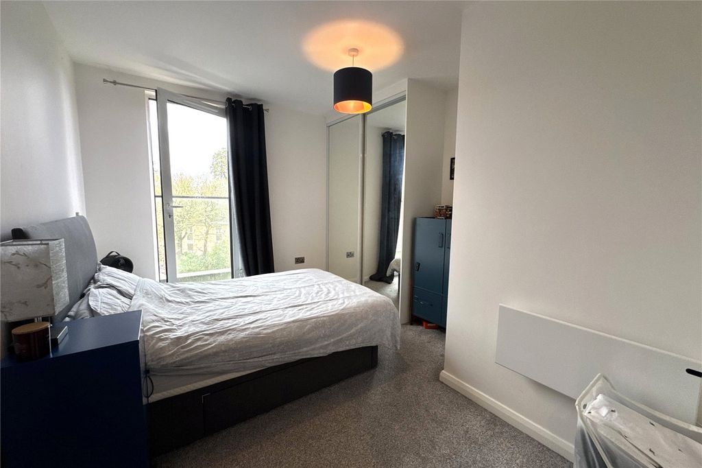 Additional image 7 of 2 bed flat for saleFarnborough Road, Farnborough, Hampshire GU14