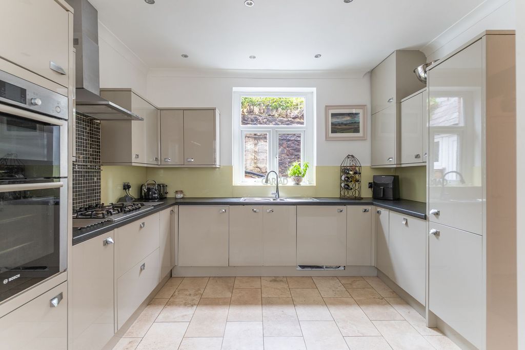 Property photo 2 of 47